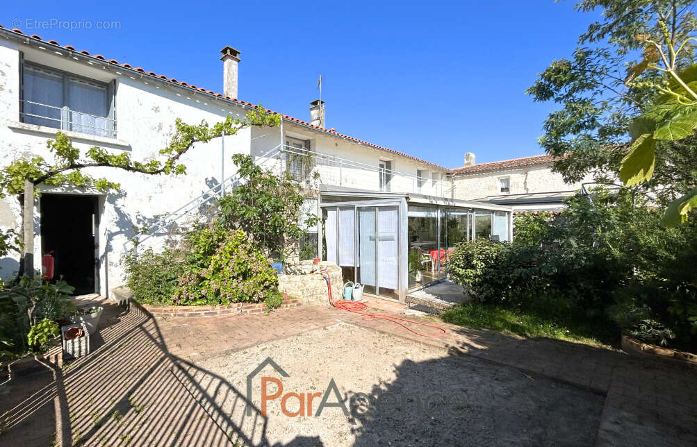 Maison à SAINT-JUST-LUZAC