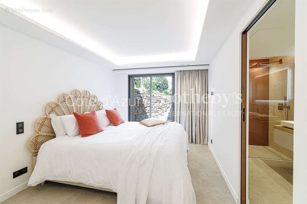 Proche Mandelieu villa contemporaine vue mer 290 m2 piscine calme absolu - photo 15