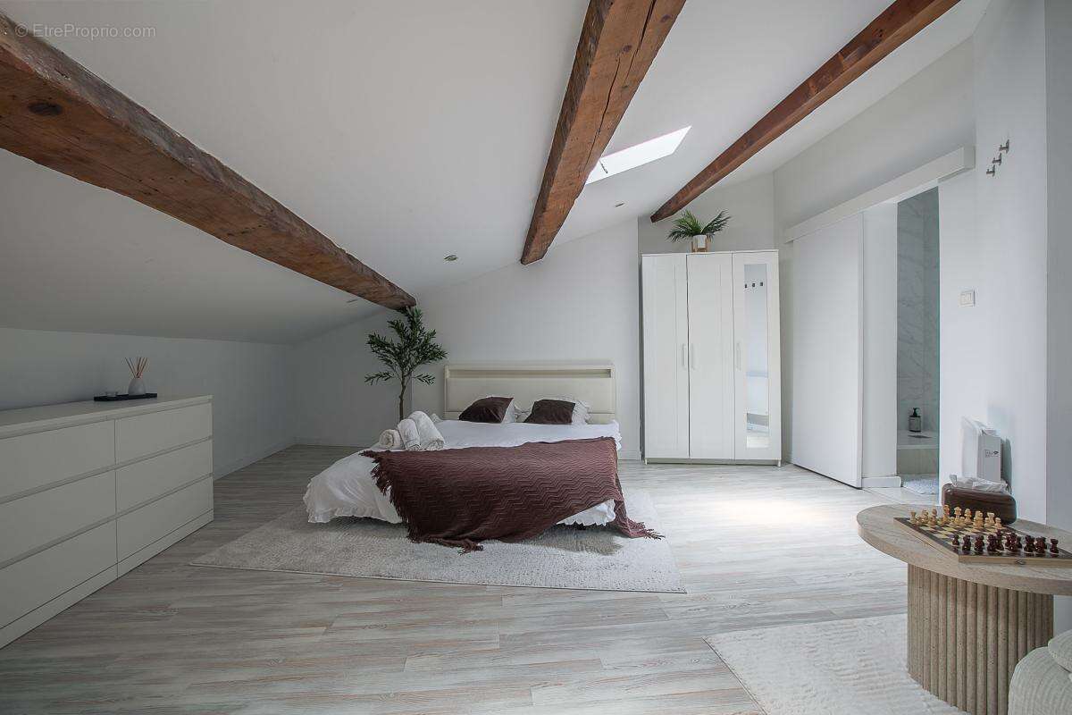 Appartement à MARSEILLE-6E