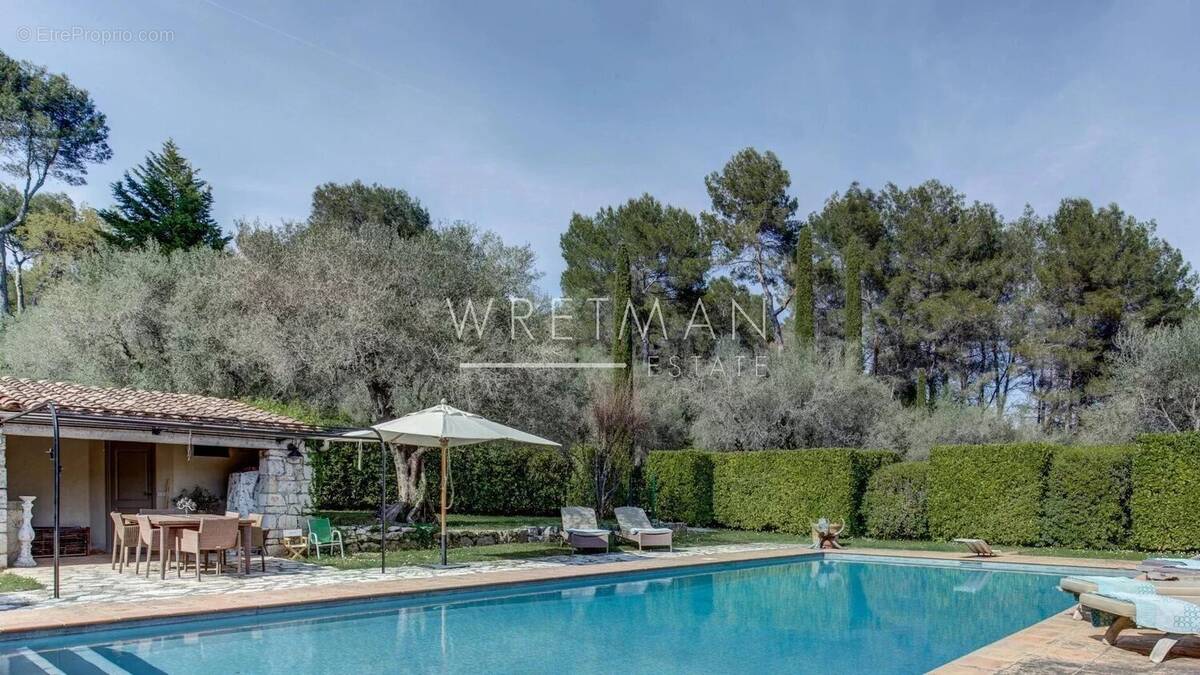 Maison à ROQUEFORT-LES-PINS