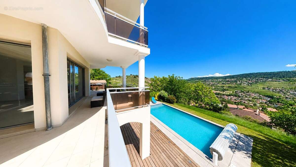 Maison à VEYRE-MONTON