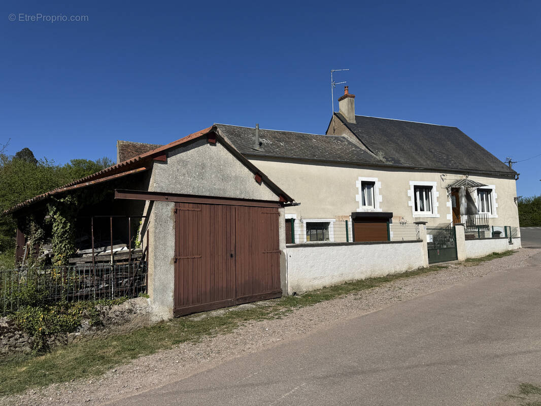 Maison à MONCEAUX-LE-COMTE