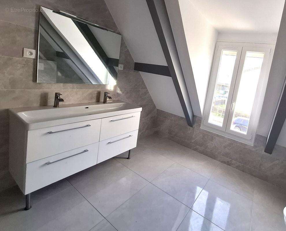 Maison à CUISE-LA-MOTTE