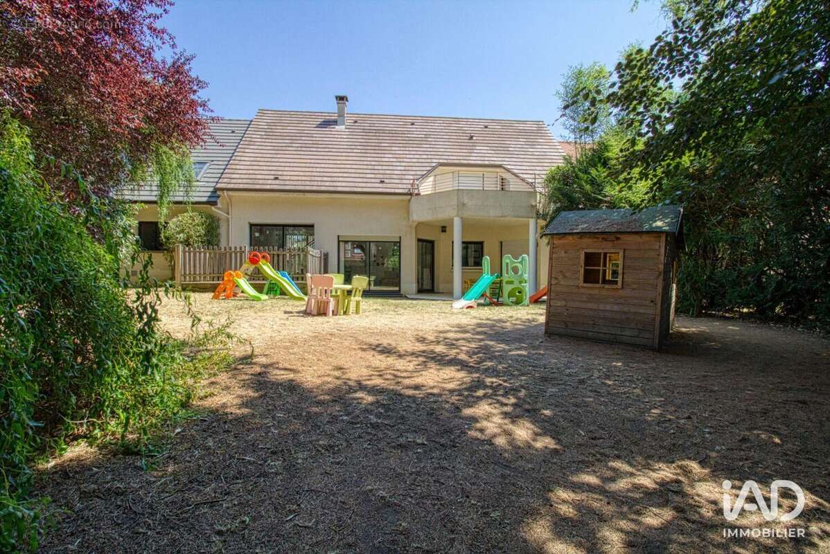 Maison 166 m² à Bussy-Saint-Georges  - photo 3