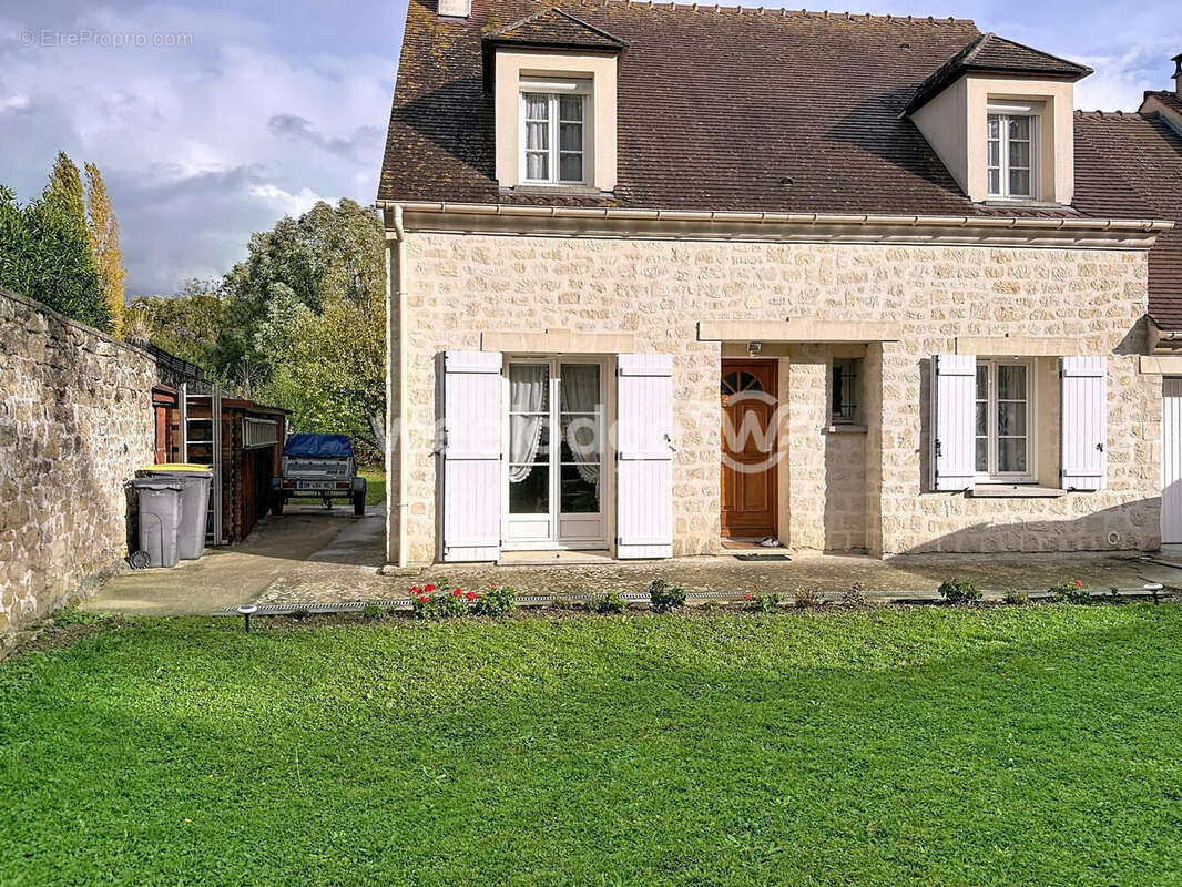 Maison à CONDECOURT