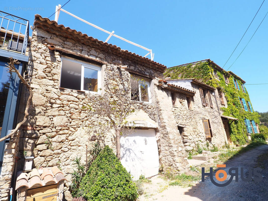 Maison à PLAN-DE-LA-TOUR