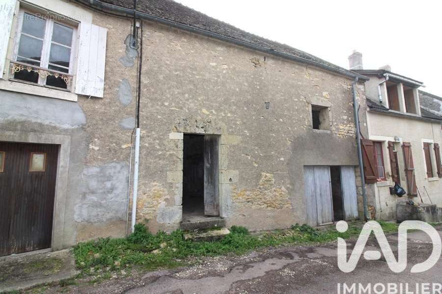 Photo 7 - Parking à VARZY