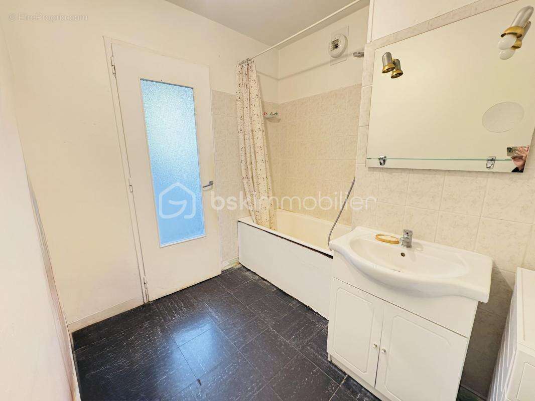 Appartement à SAINT-JEAN-DE-LA-RUELLE