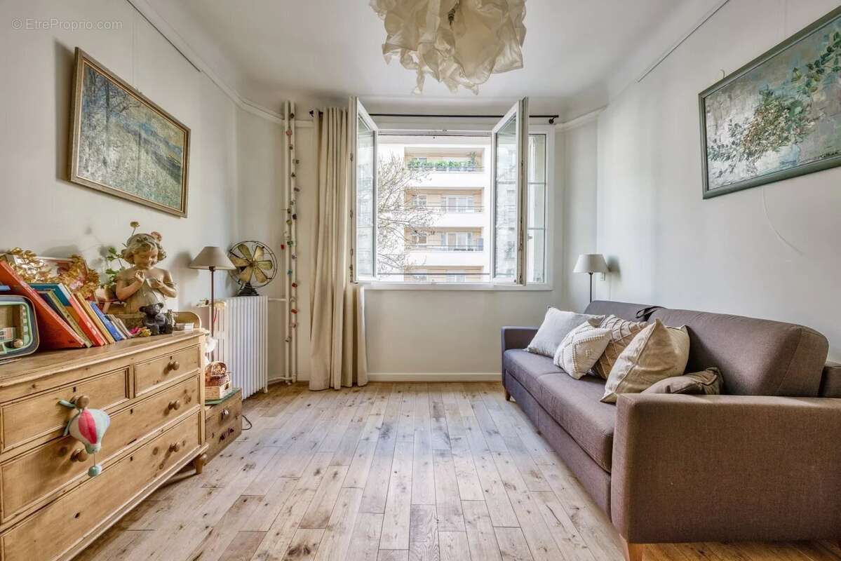 Appartement à COURBEVOIE