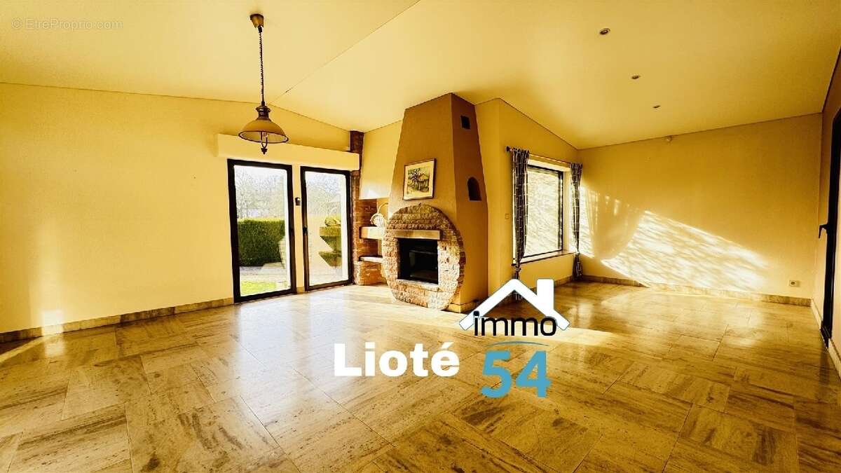 Maison à CREVECHAMPS