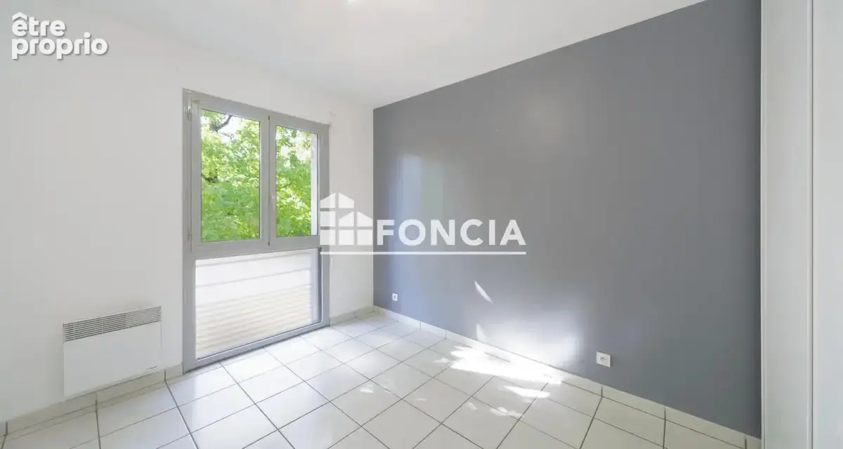 Oloron-Sainte-Marie – Appartement T3 de 64 m² lumineux, dernier étage avec parking privatif, résidence récente - photo 4