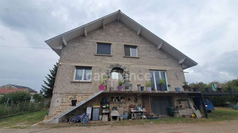 Maison à SAINT-LOUP-SUR-SEMOUSE
