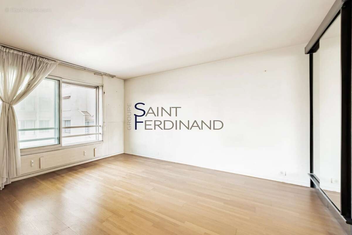 Appartement à PARIS-17E