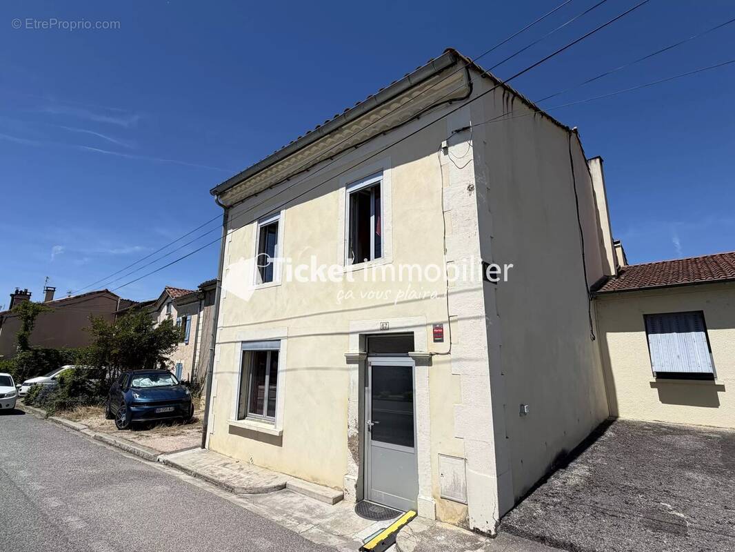 Maison à AURIGNAC