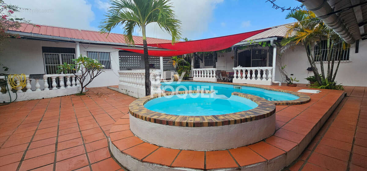 Maison à REMIRE-MONTJOLY