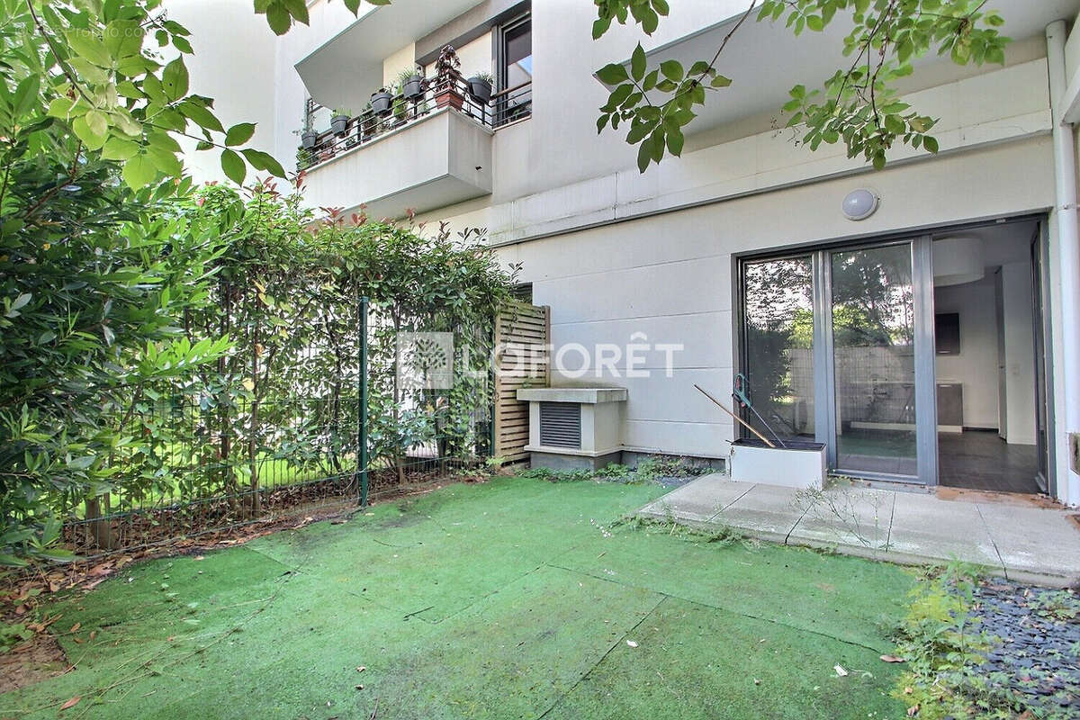 Appartement à vendre à Suresnes 2 pièces avec jardin privatif, terrasse et parking Résidence récente - photo 2