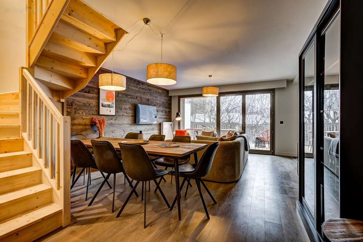 CHAMONIX – Penthouse duplex de 4 chambres, récemment construit, proche du centre-ville - photo 2