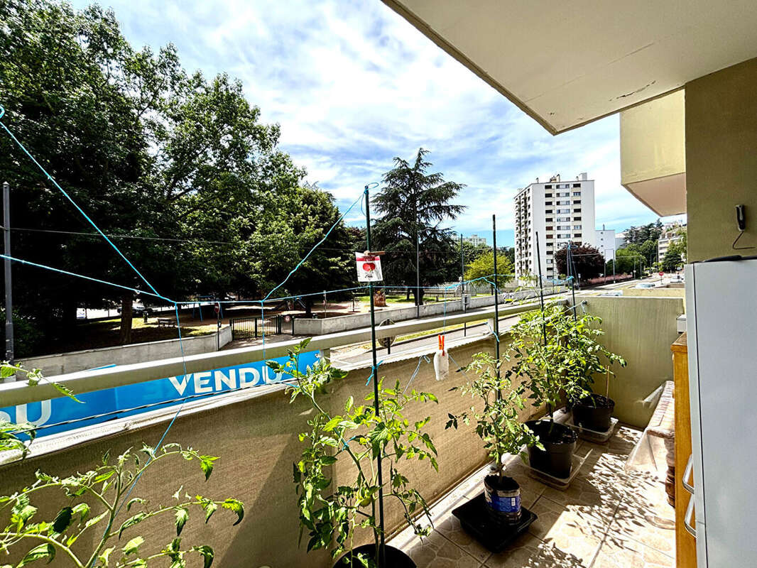 À vendre : Appartement de 70m² 4 pièces à Saint Étienne - photo 6
