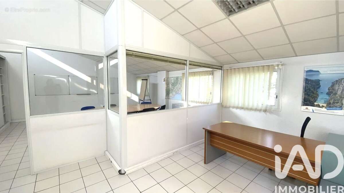 Photo 2 - Commerce à NIMES