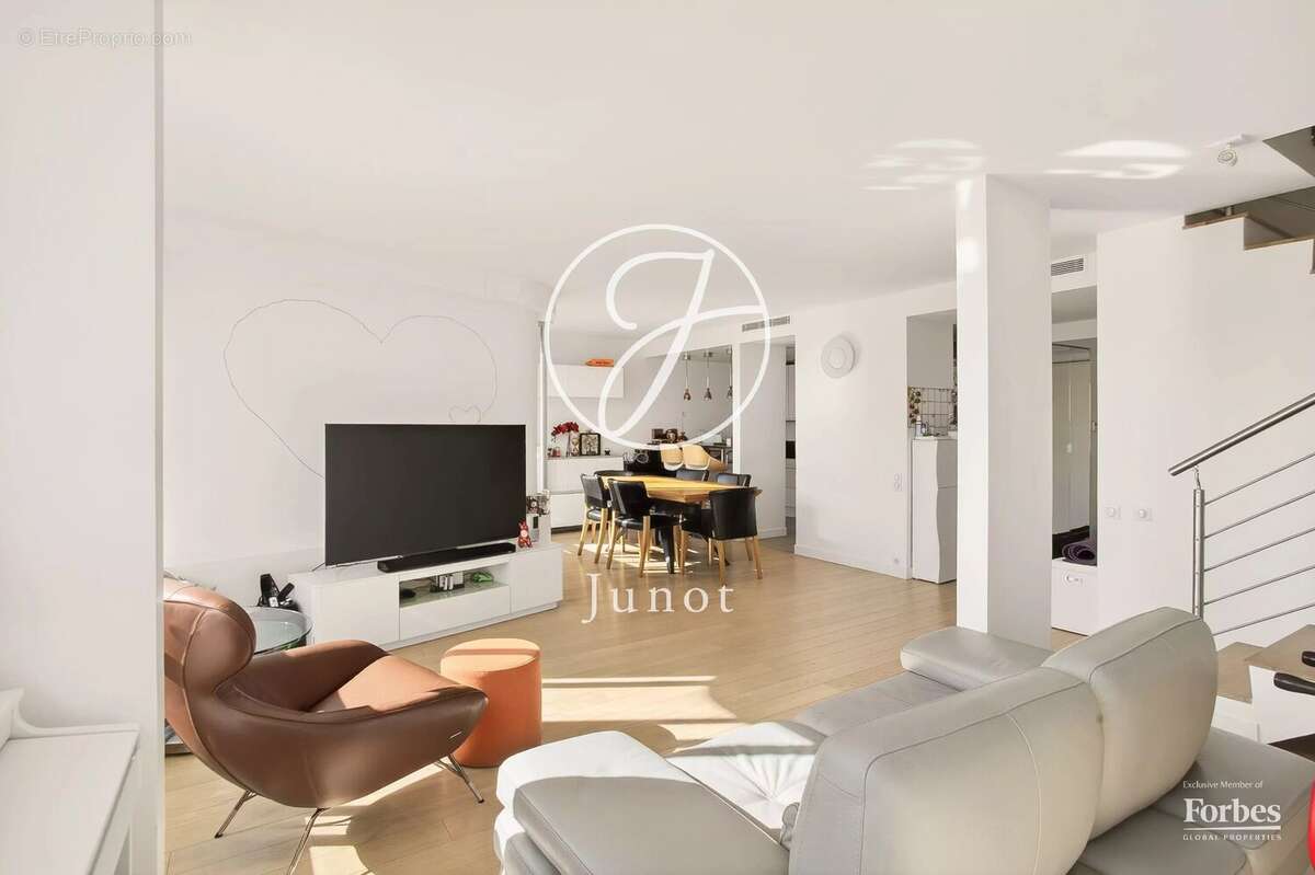Paris 15e - TOUR DE MARS / QUAI DE GRENELLE - Appartement - 5 pièces - 114,58m² Carrez - 3 chambres - Vue exceptionnelle - Expos - photo 9