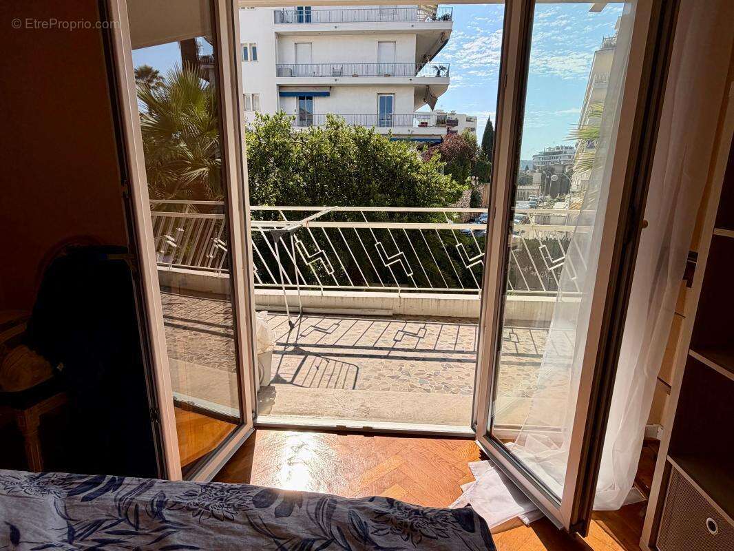 Nice Cimiez/ belle résidence 3p 93m² / terrasse 24m² / balcon /cave / (garage) - photo 7
