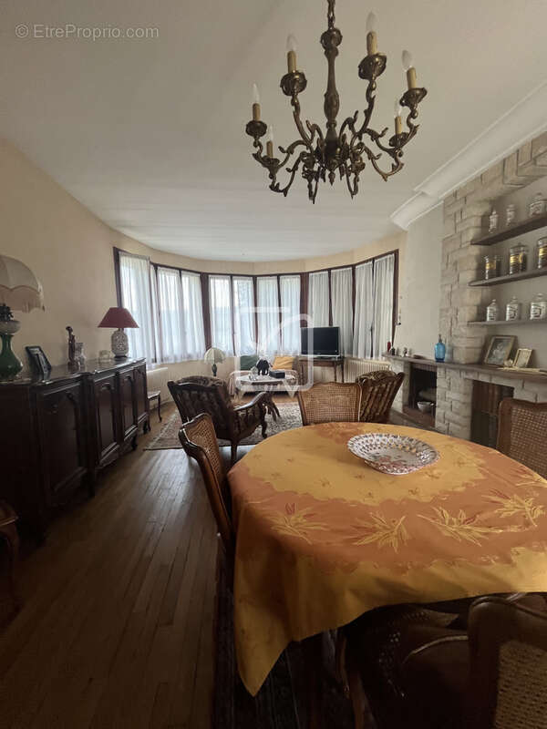Maison à OBJAT