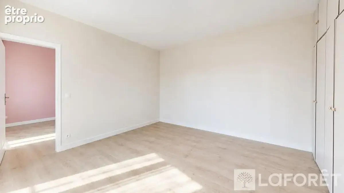 A VENDRE - Jolie Maison de ville avec Cour et garage - photo 9