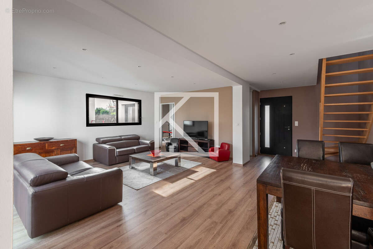 Maison à SAINT-ERBLON