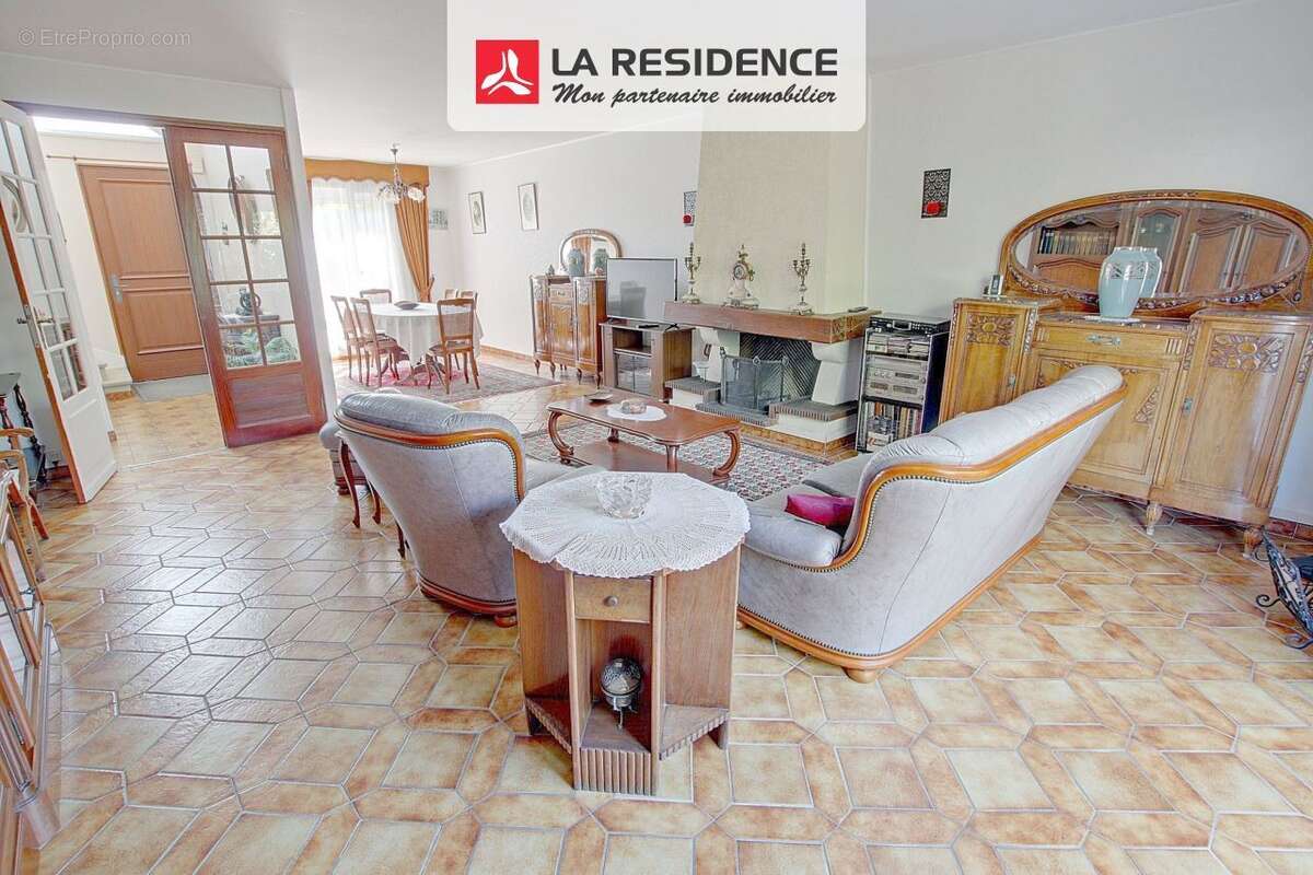 Maison 135 m² à Le Mesnil-Saint-Denis  - photo 4