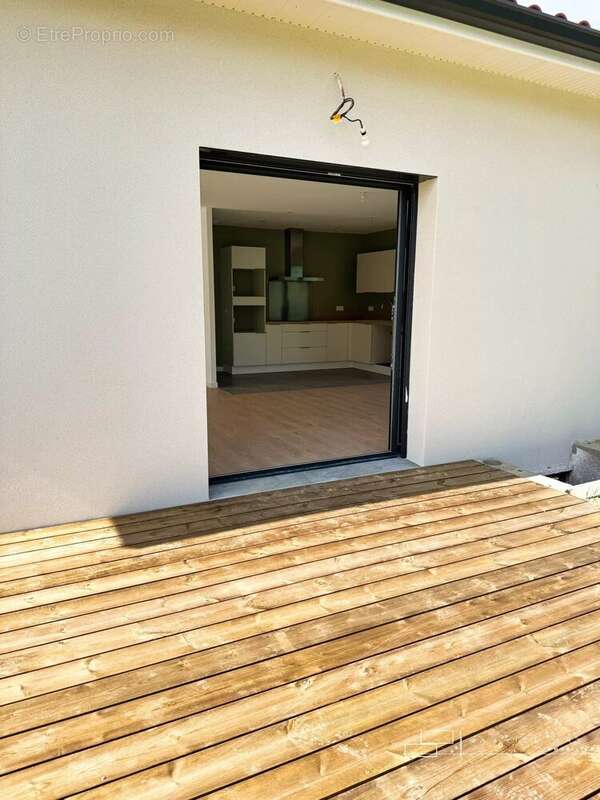 Maison 96 m² à Preignan  - photo 4