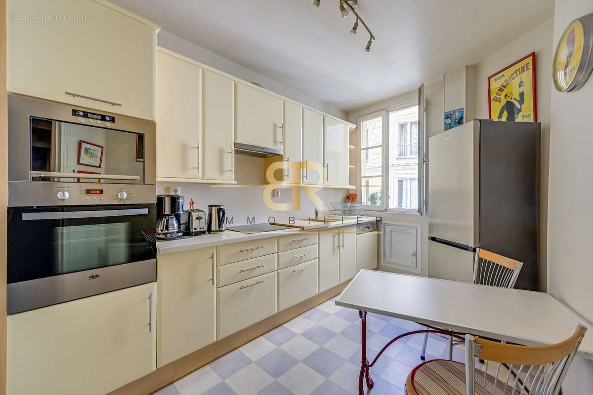 Appartement à PARIS-2E
