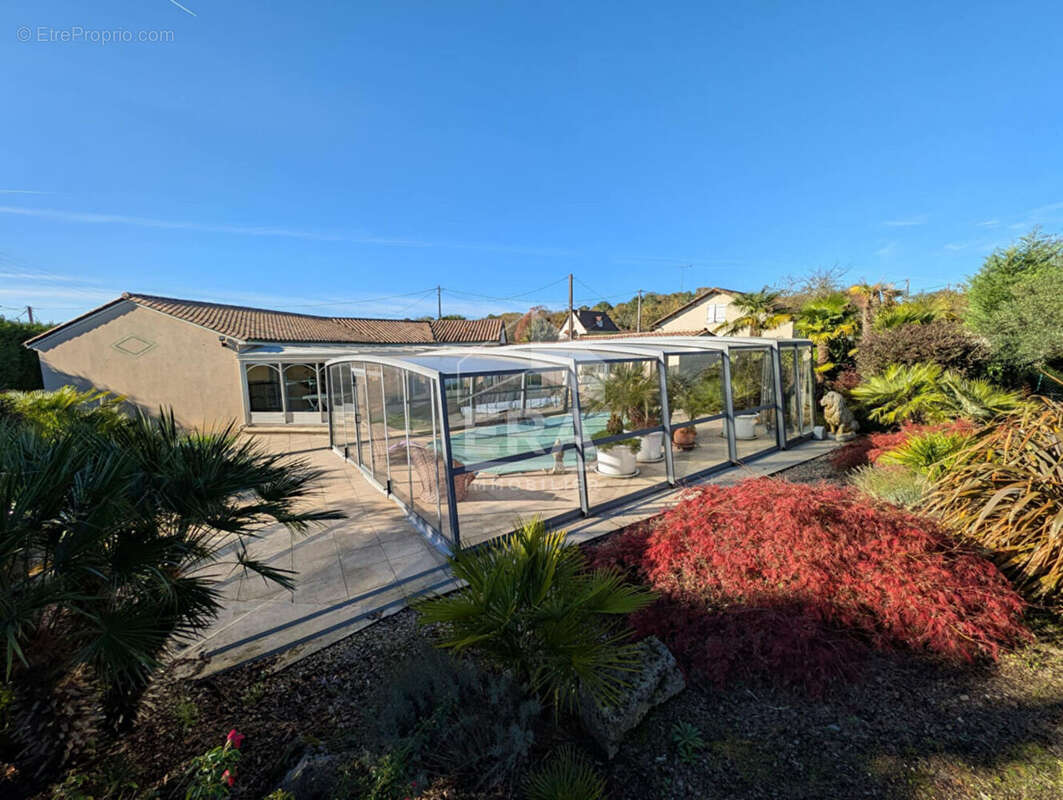 Maison à SAINT-FRONT-DE-PRADOUX