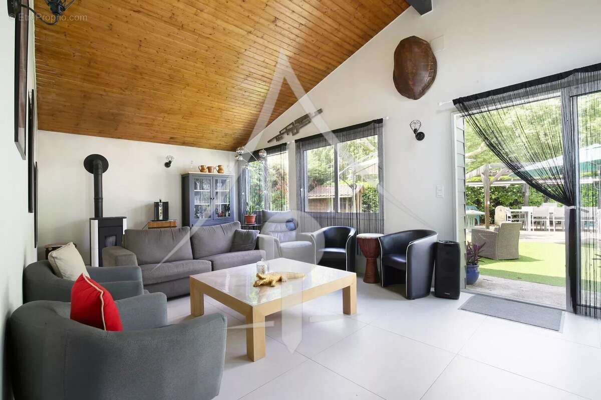 A vendre propriété de 7 pièces à POMPERTUZAT - photo 5