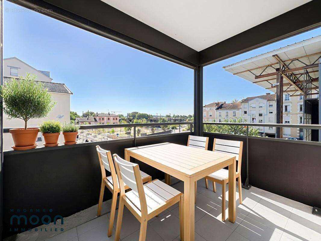 Oullins Centre - T3 61m² - Balcon - Garage - photo 9