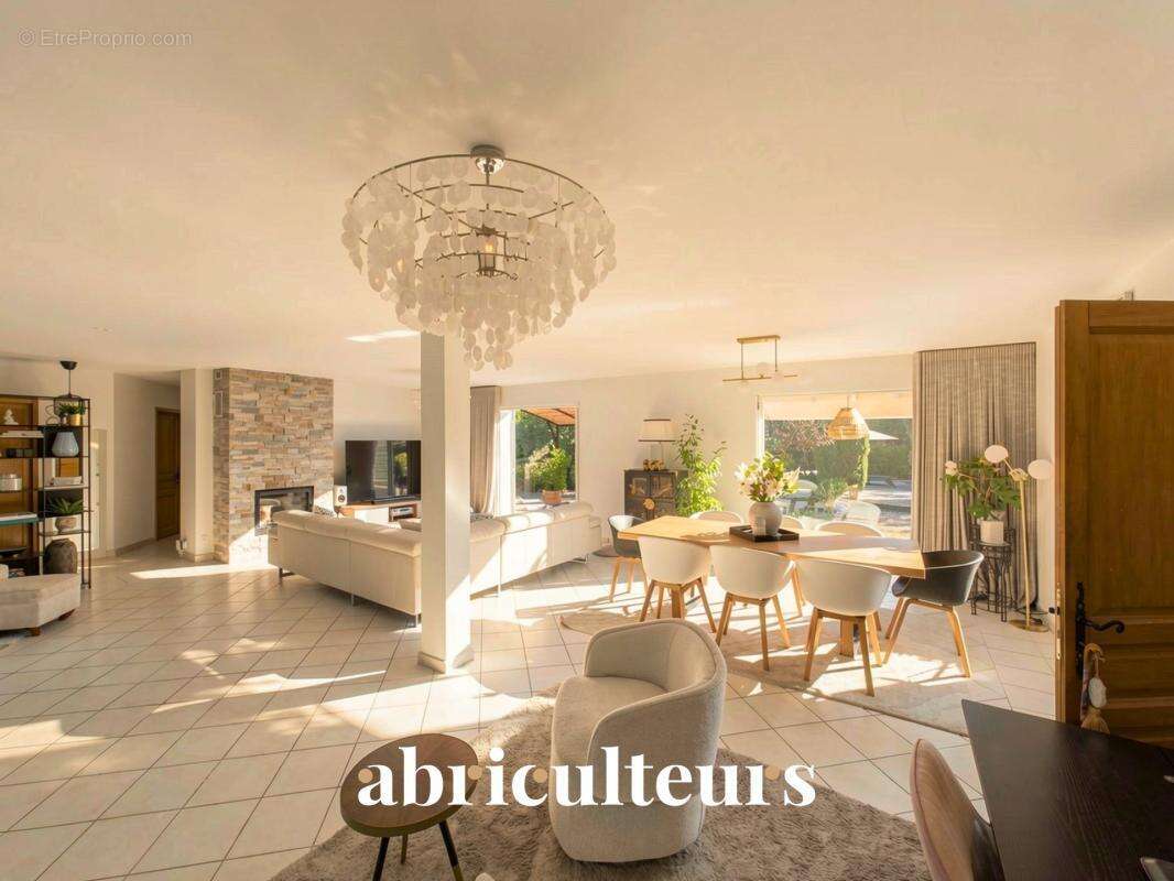 Propriété de 260 m² avec deux gîtes  labellisés 4 étoiles en vente à  Aups (83630) - photo 7