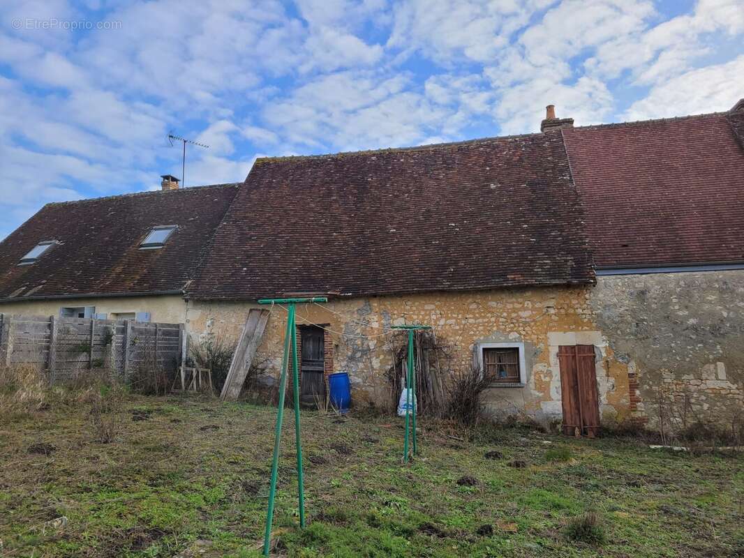 Parking à MOUTIERS-AU-PERCHE