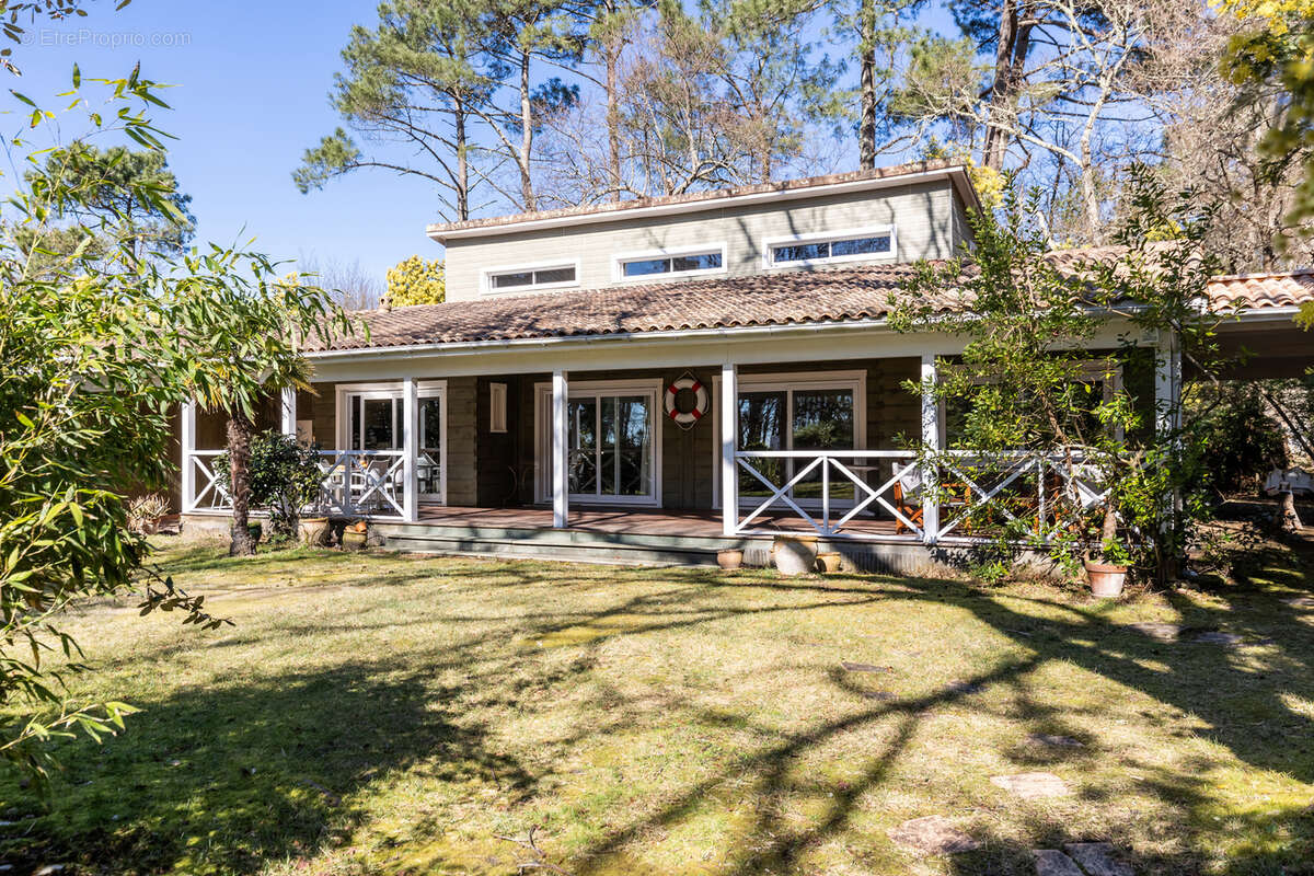 Maison à ARES