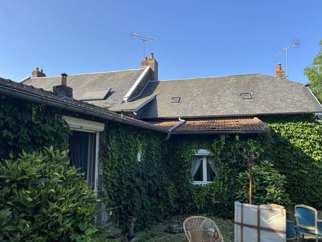 Maison 293 m² à Frieres-Faillouel  - photo 5