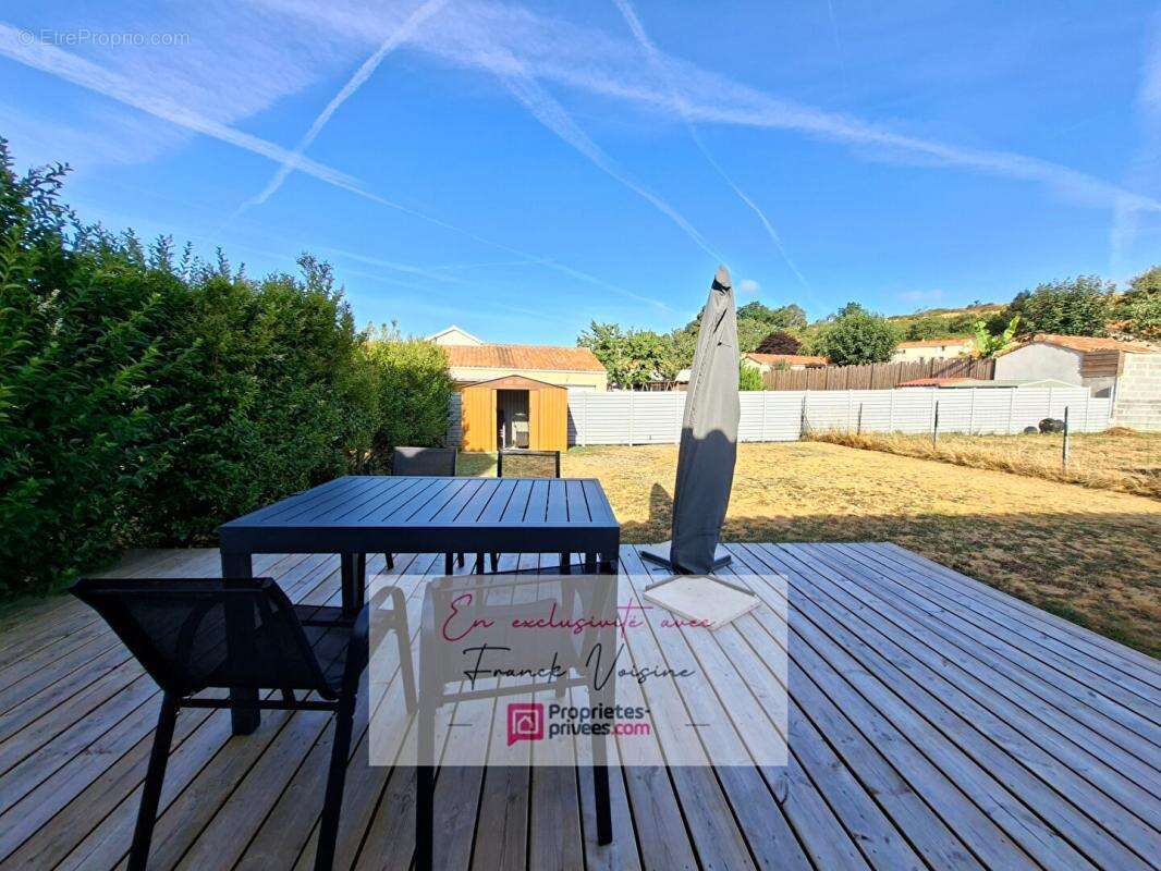 A VENDRE en Exclusivité aux Châtelliers Châteaumur, Sèvremont, maison de 68 m2 avec 1 chambre et 1 bureau sur une parcelle de 34 - photo 3