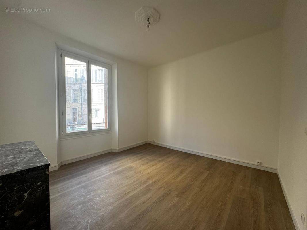 Appartement à MARSEILLE-5E