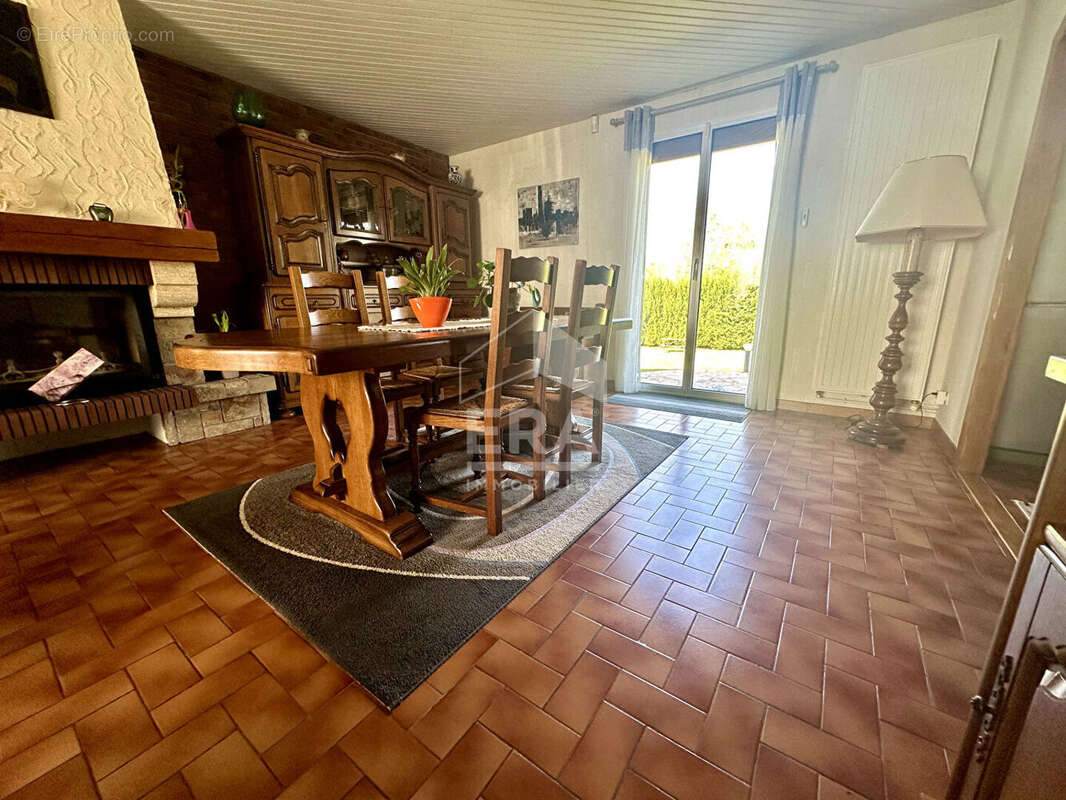 Maison à VILLENEUVE-LA-GUYARD