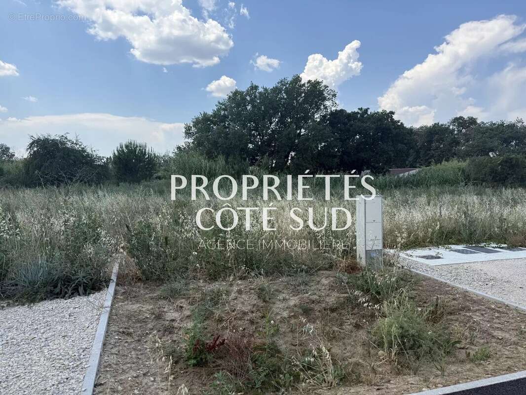 Terrain constructible 613 m2 viabilisé - photo 3