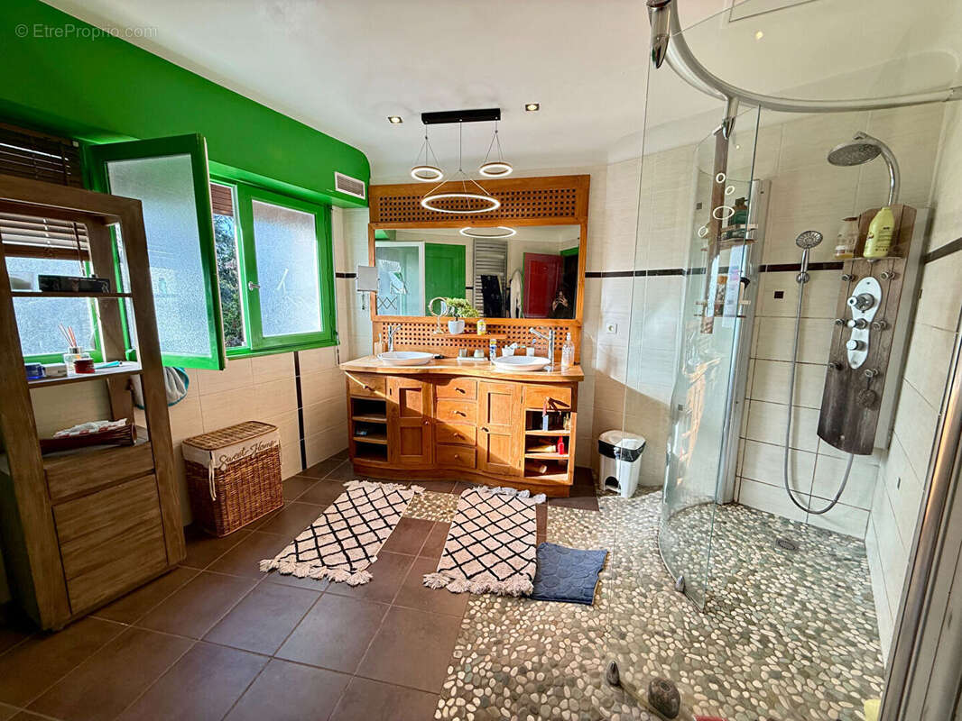 Maison à COMMELLE-VERNAY