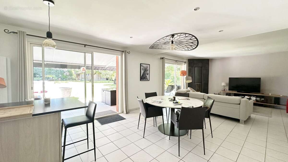 CAPBRETON  Quartier Les Vignes  Villa contemporaine avec piscine, grand jardin et dépendance - photo 11