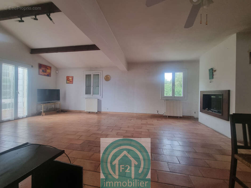 Grande propriété de 190m2 avec 19580m2 de terrain, à Santa Maria Poggio - photo 2