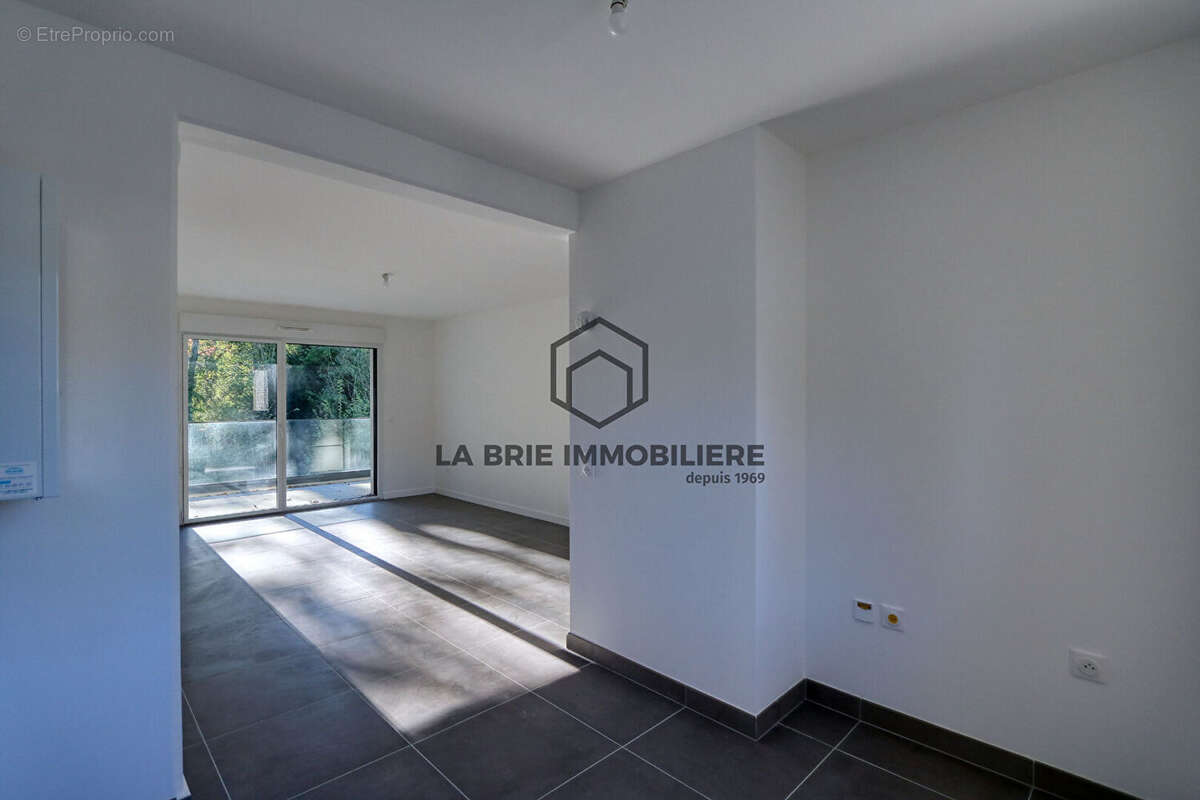 Appartement à RUBELLES