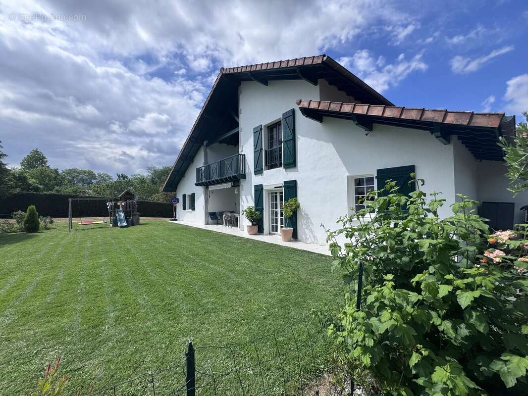 Maison 180 m² à Saint-Palais  - photo 3