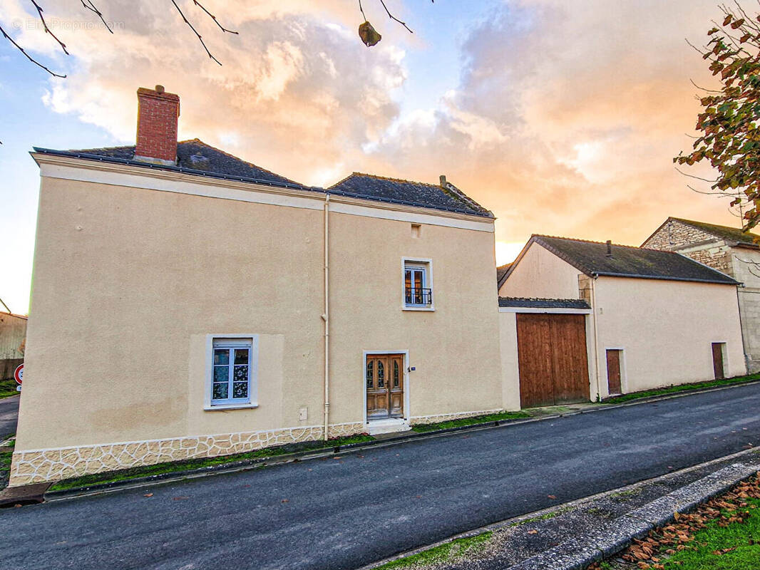 Maison à MONTREUIL-BELLAY