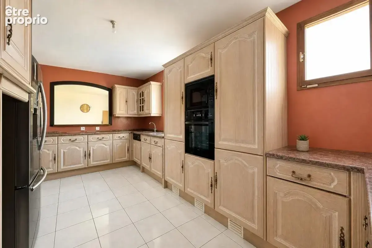 Maison de 6 pièces de 137 m² à Saint-Germain-des-Prés - photo 5