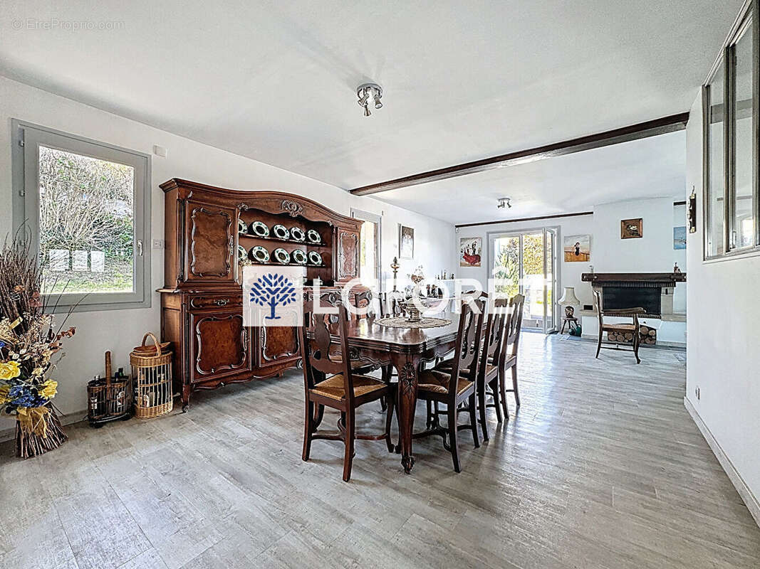 Maison Neyron le Haut, 7 pièces de 192m², terrain de 2423m², piscine, double garage - photo 7